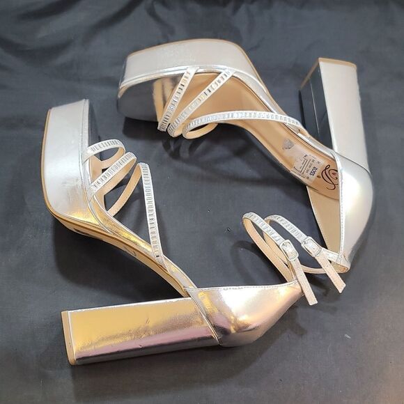 BRAND NEW DELICIOUS STRAP STUDDED EMBELLISHMENTS PLATFORM SANDAL - Picture 10 of 14